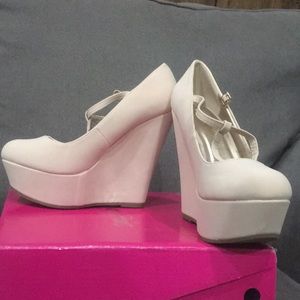 New in the box cream wedges